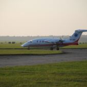 Samolot na pasie startowym